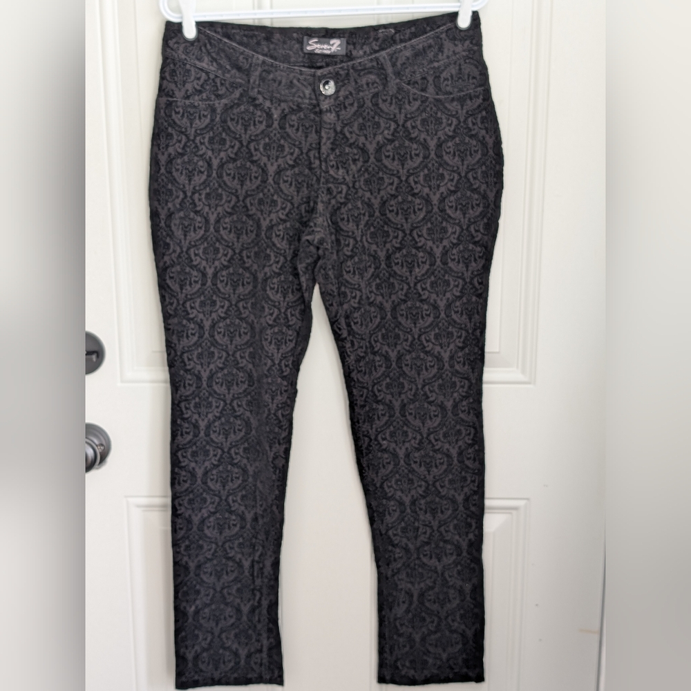 3/$20 Seven7 Black Skinny Pants with Pattern